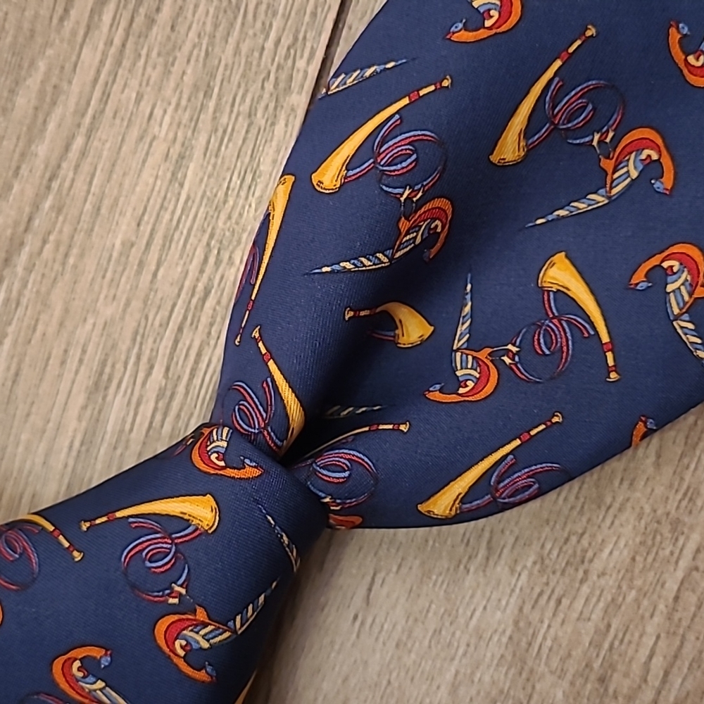 SALVATORE FERRAGAMO Italy Dark Blue Whimsical‎ Pheasants Horns Pattern Silk Tie